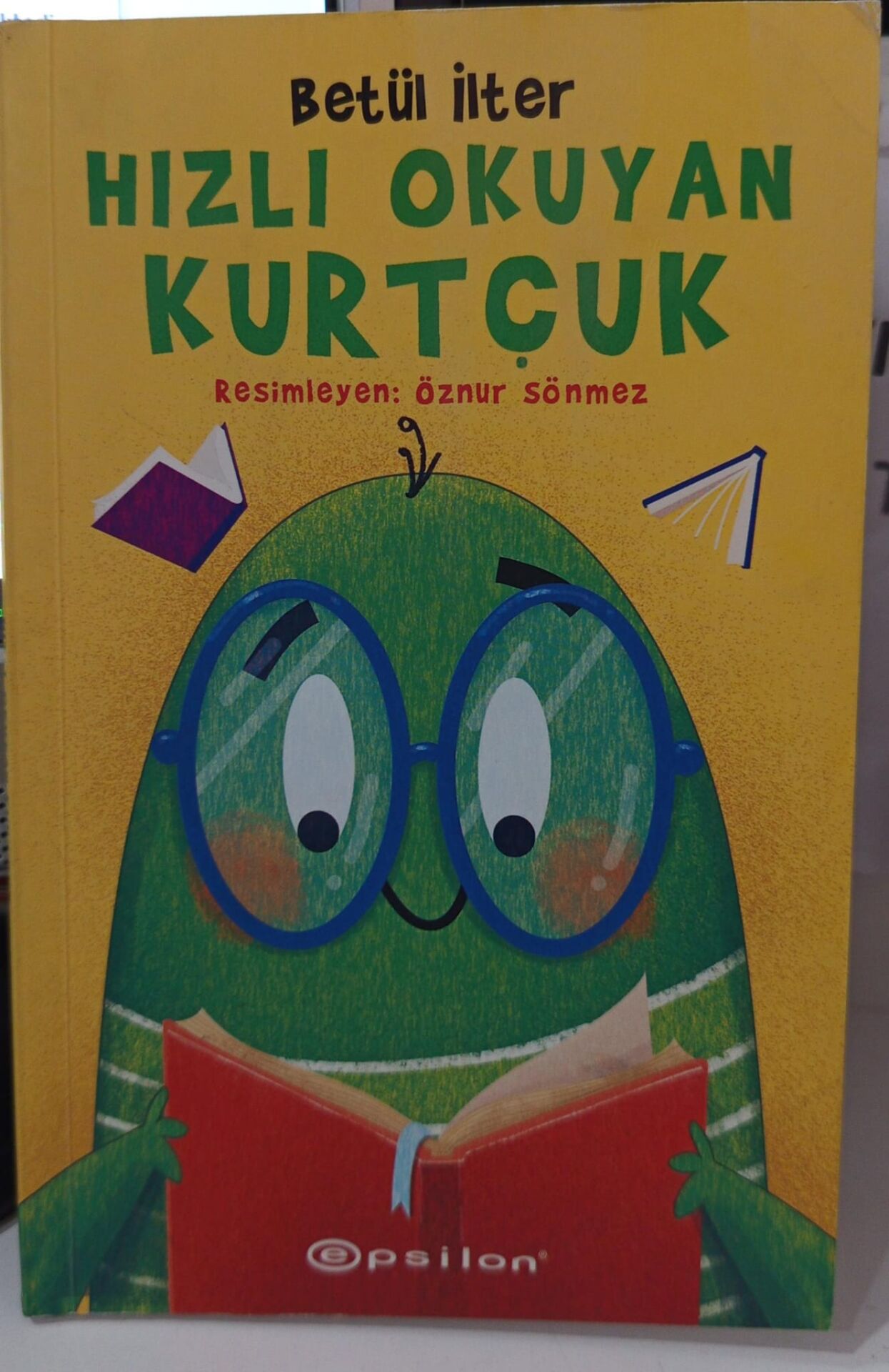 Hızlı Okuyan Kurtçuk - Betül İlter