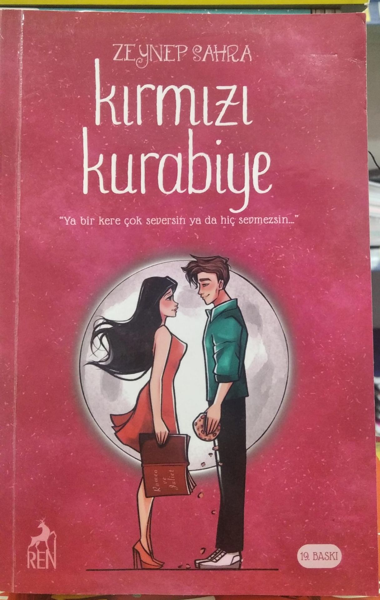 Kırmızı Kurabiye - Zeynep Sahra