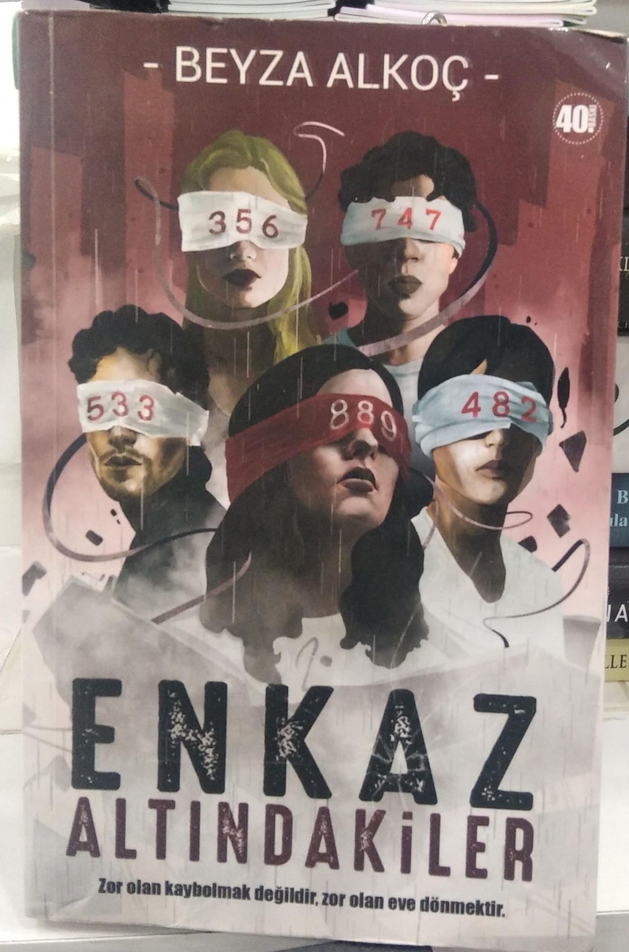 Enkaz Altındakiler - Beyza Alkoç