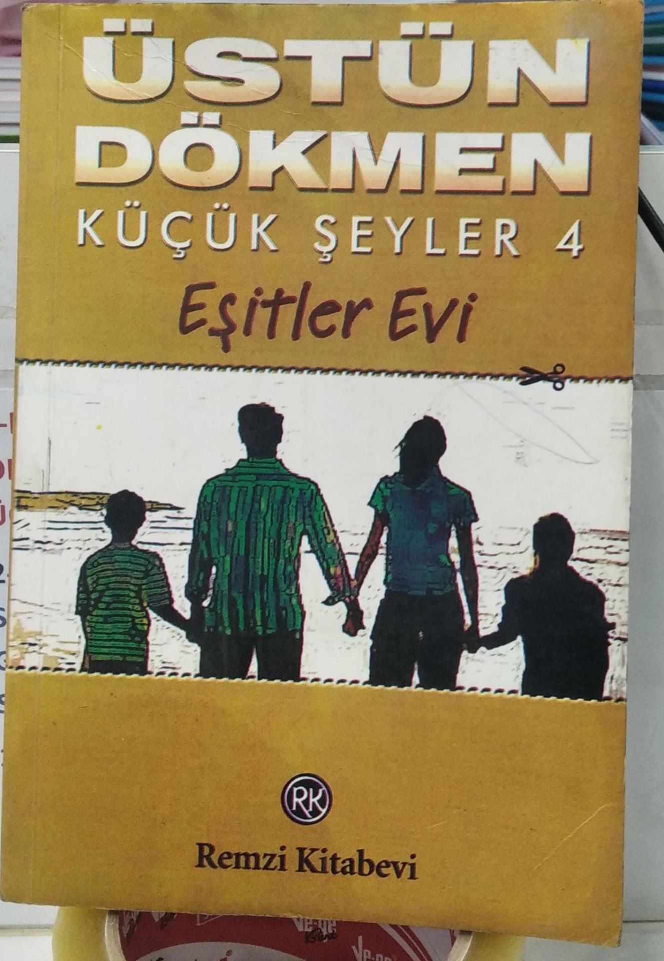 Küçük Şeyler 4 - Eşitler Evi / Üstün Dökmen