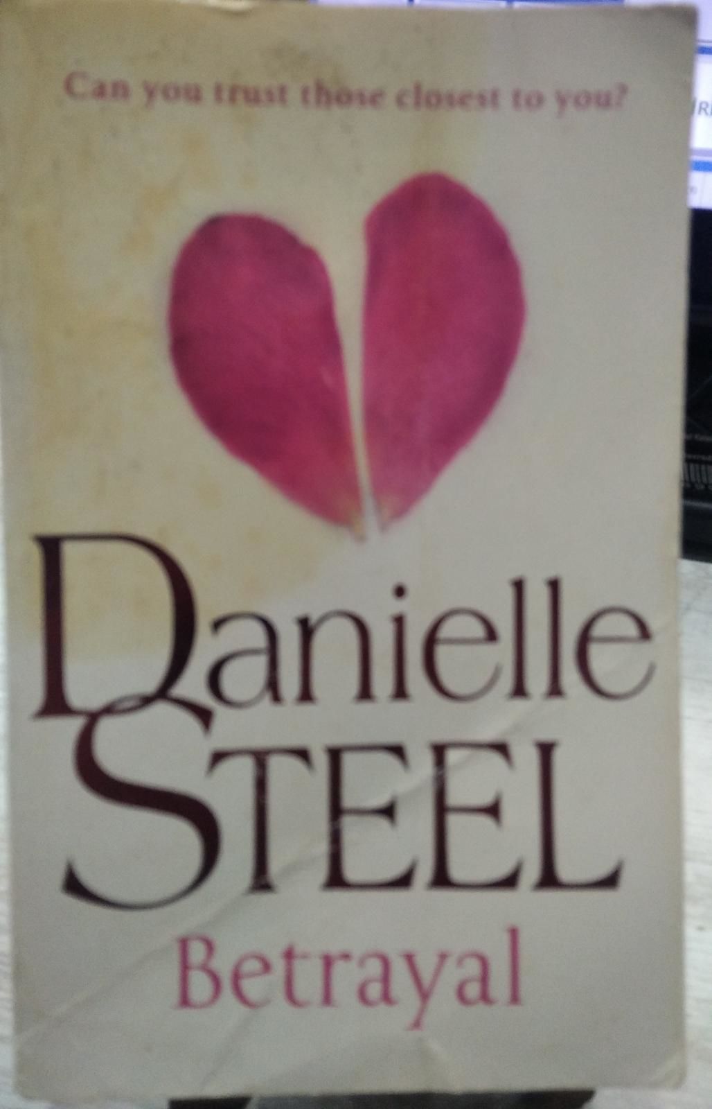Betrayal - Danielle Steel