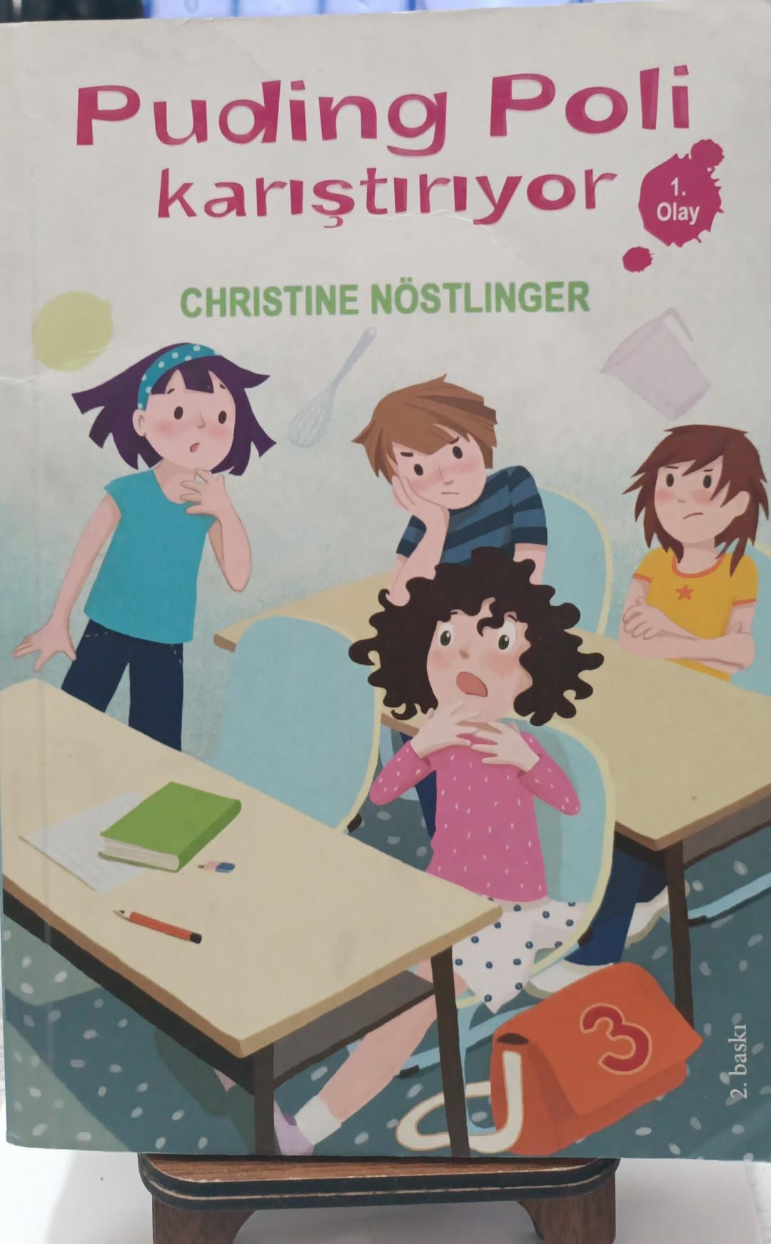 Puding Poli Karıştırıyor - Christine Nöstlinger