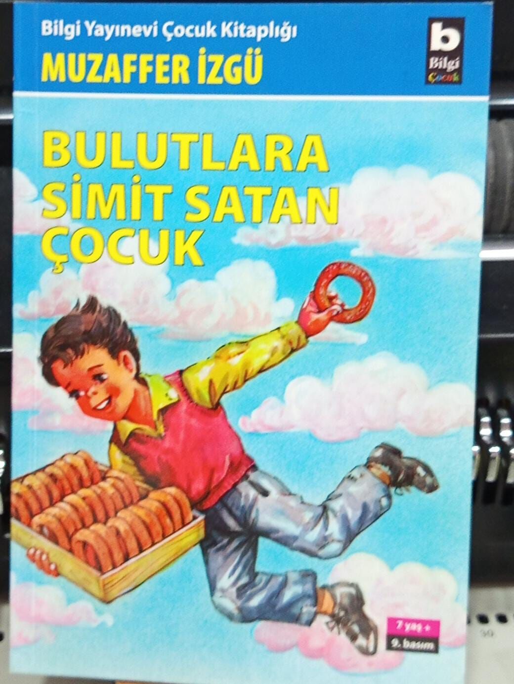 Bulutlara Simit Satan Çocuk - Muzaffer İzgü