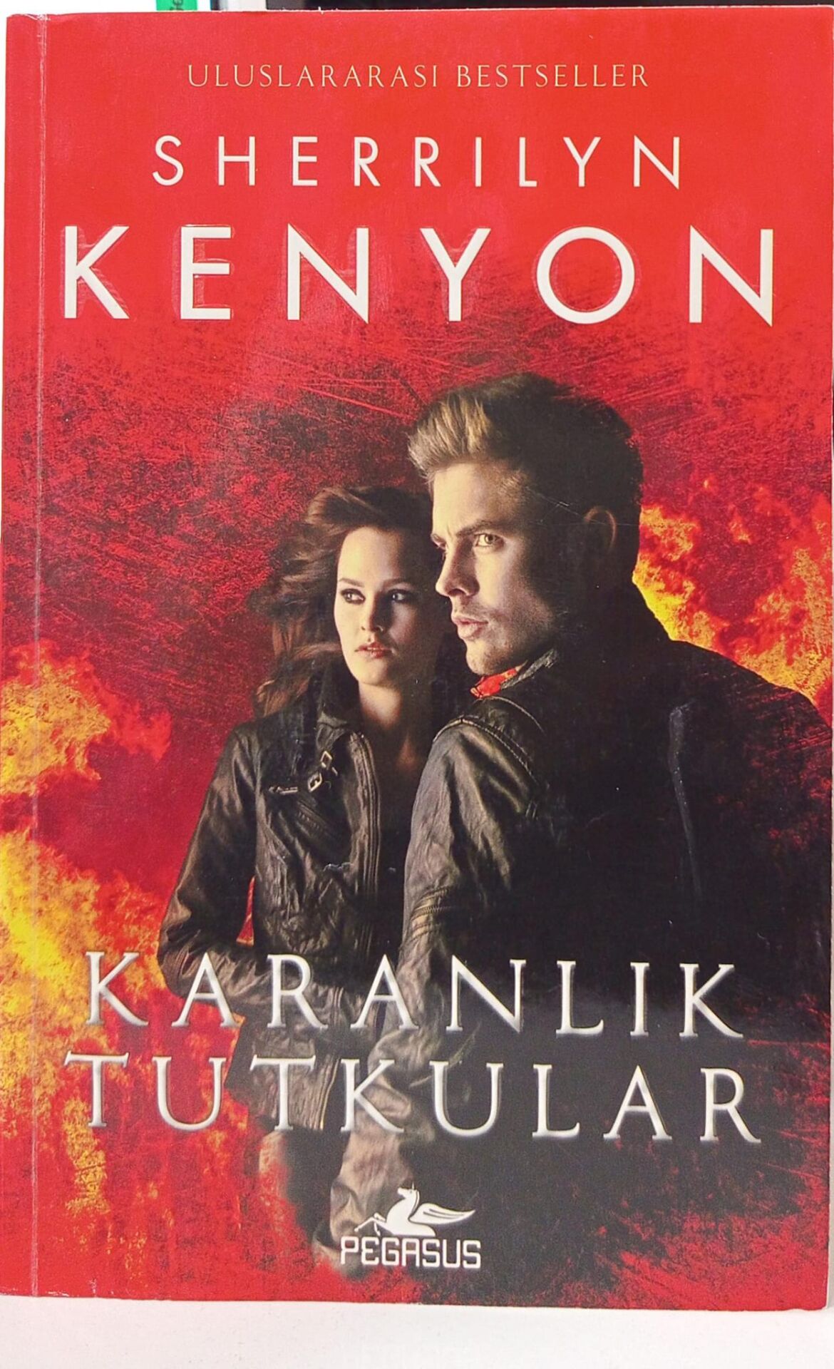 Karanlık Tutkular - Sherrilyn Kenyon