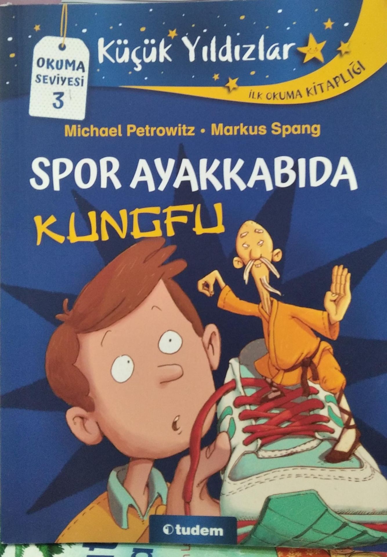 Küçük Yıldızlar - Spor Ayakkabıda Kungfu / Michael Petrowitz