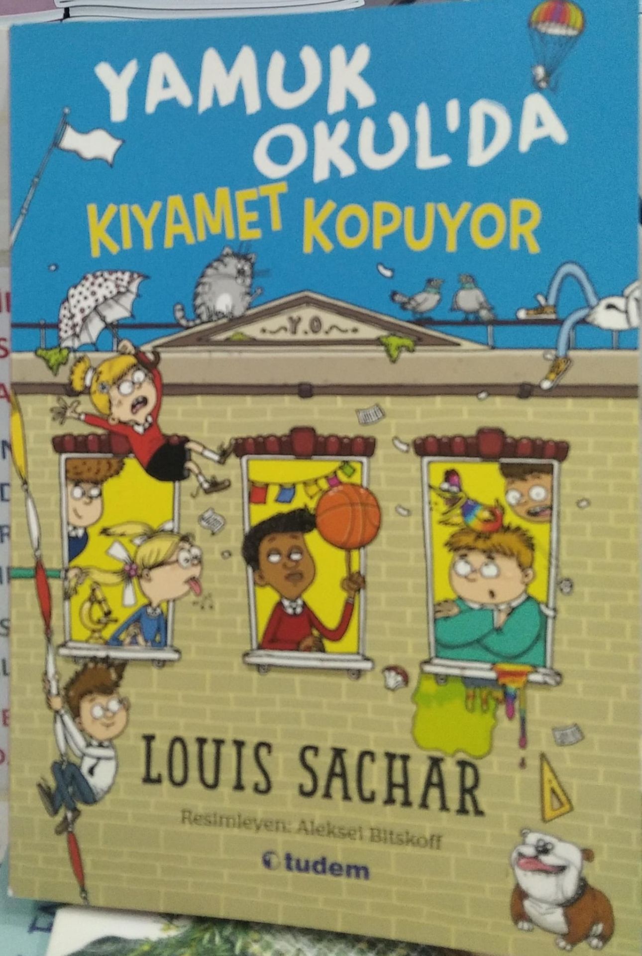 Yamuk Okul’da Kıyamet Kopuyor - Louis Sachar
