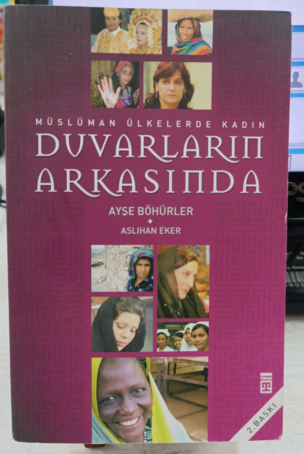 Müslüman Ülkelerde Kadın - Duvarların Arasında