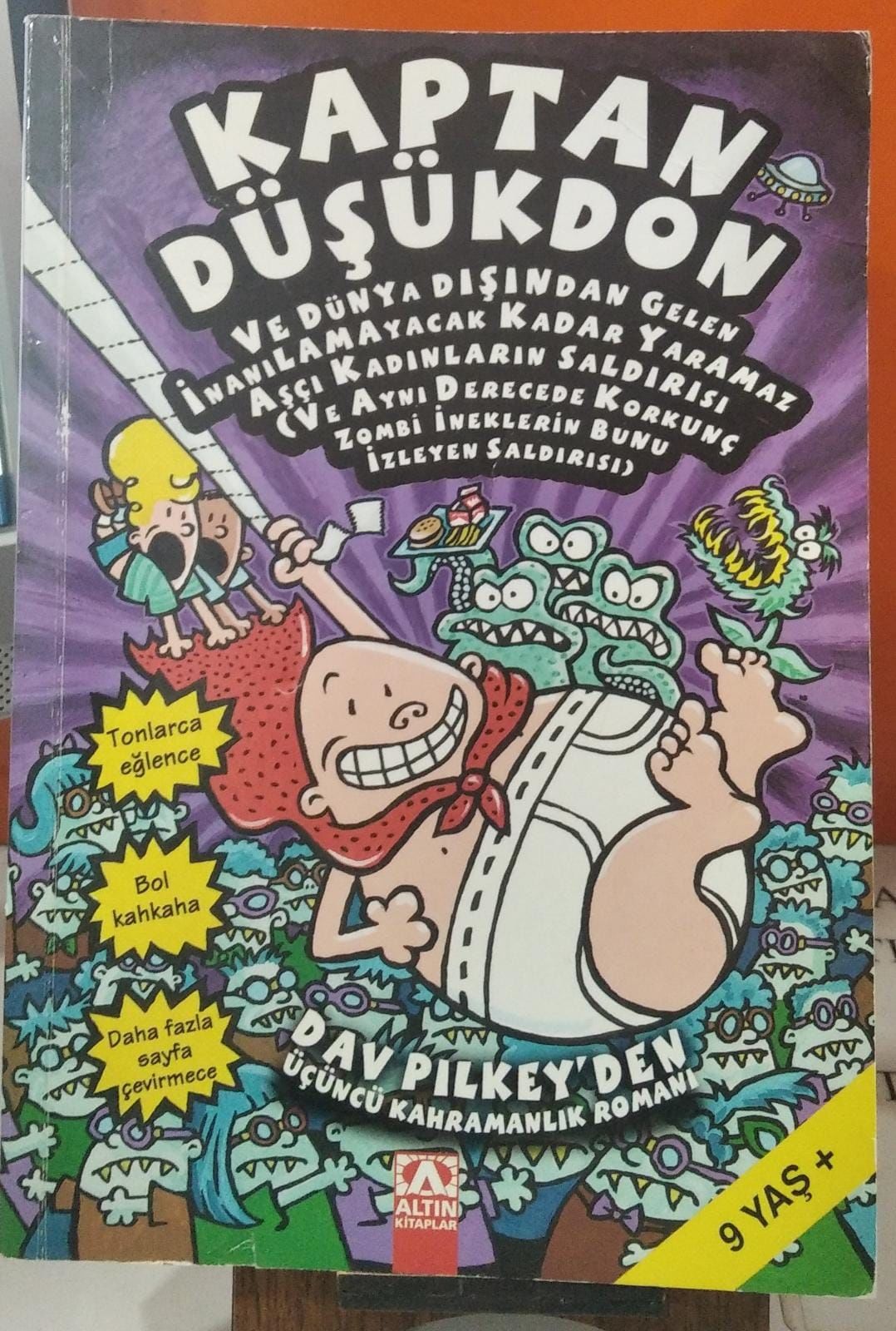 Kaptan Düşükdon ve Dünya Dışından Gelen İnanılamayacak Kadar Yaramaz Aşçı Kadınların Saldırısı