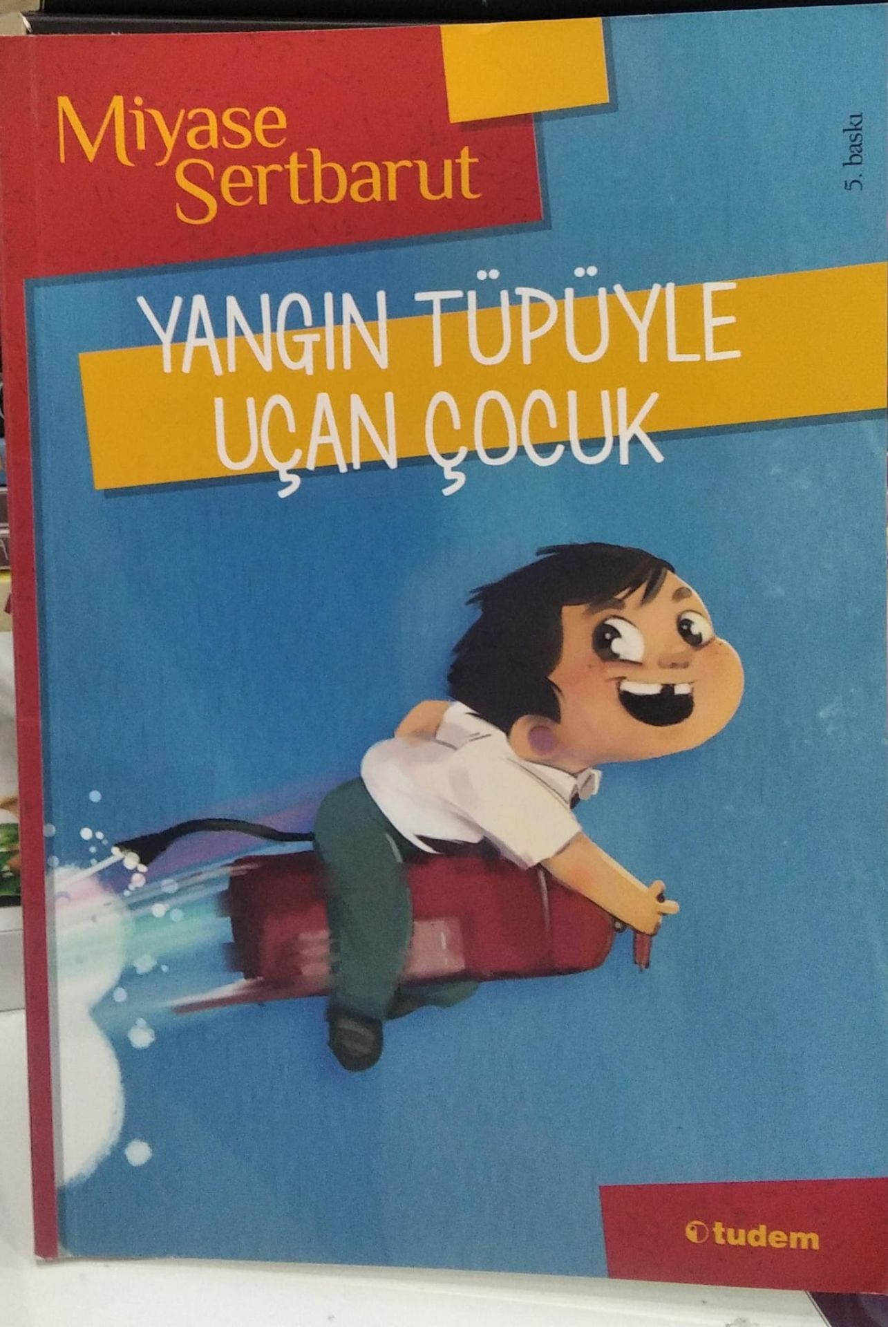 Yangın Tüpüyle Uçan Çocuk Tudem Yayınları Miyase Sertbarut