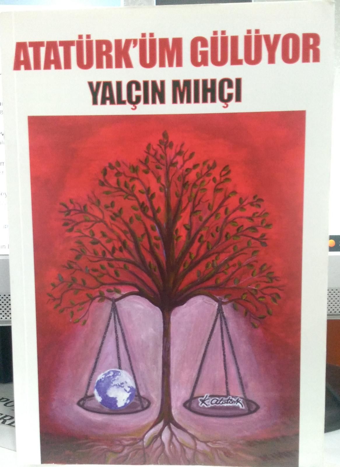 Atatürk'üm Gülüyor