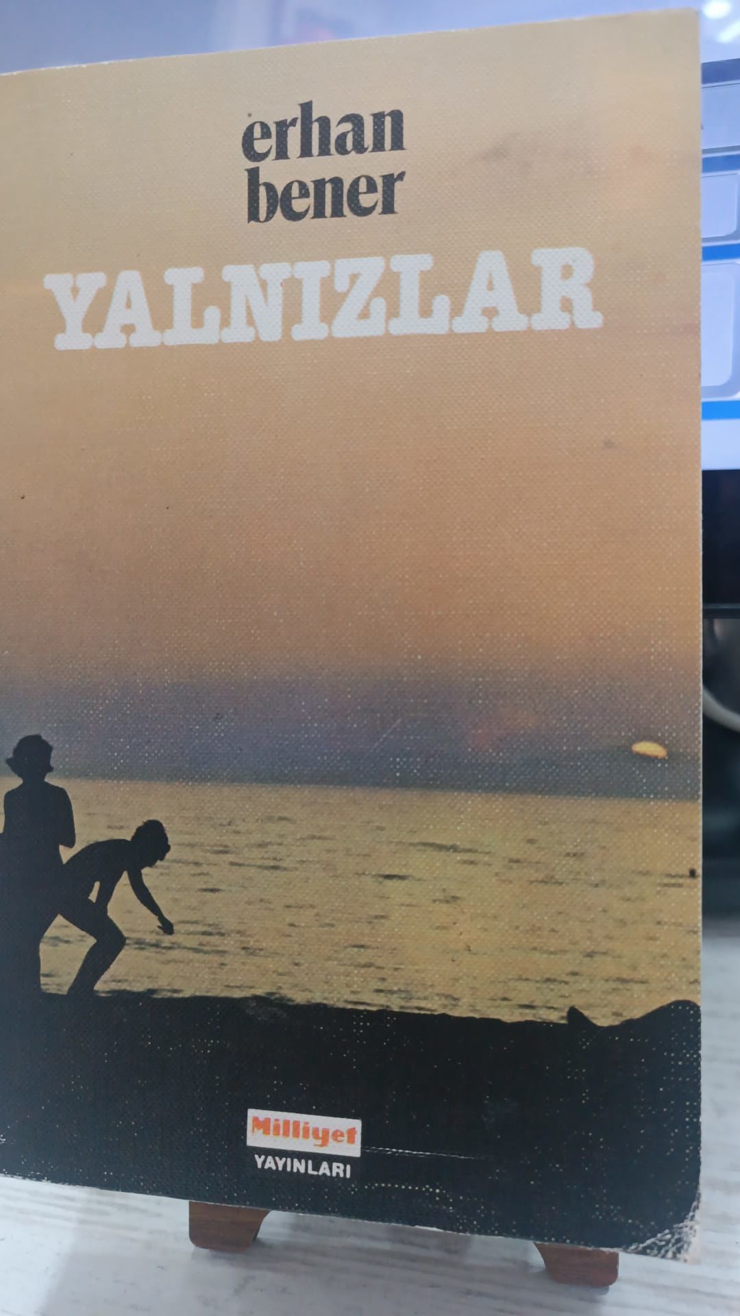 Yalnızlar - Erhan Bener
