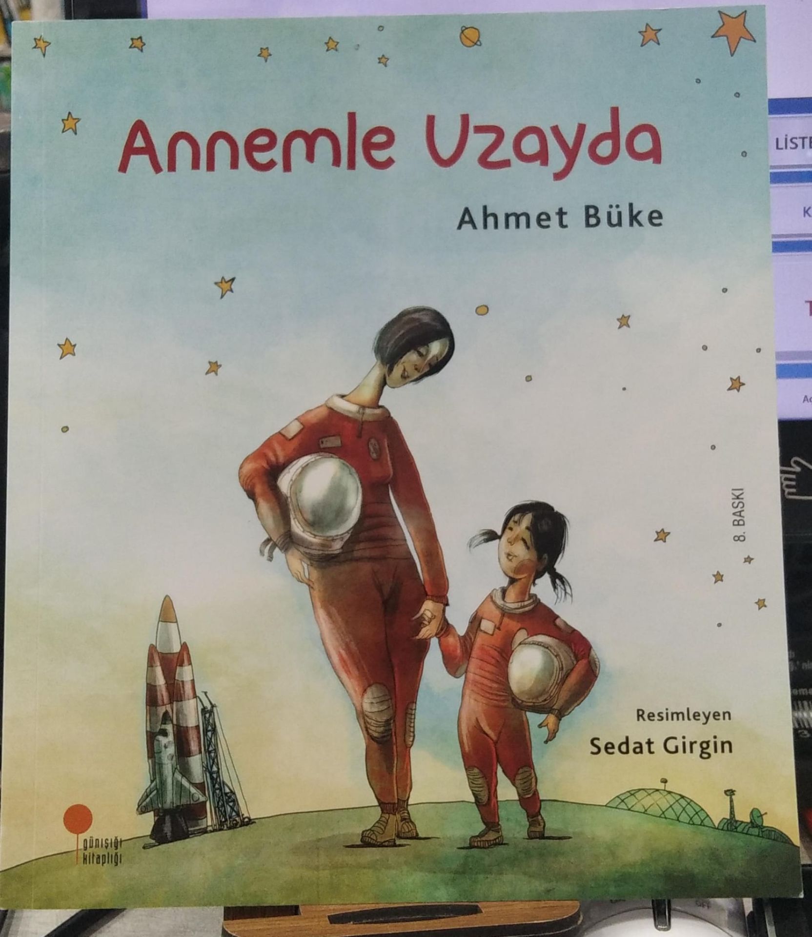 Annemle Uzayda- Ahmet Büke