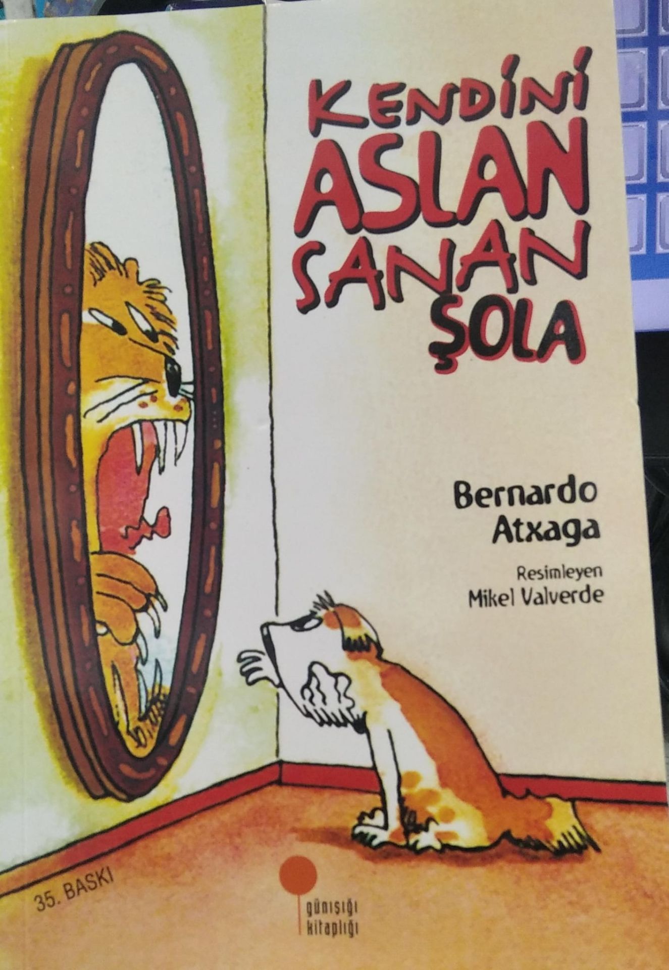 Kendini Aslan Sanan Şola - Bernardo Atxaga