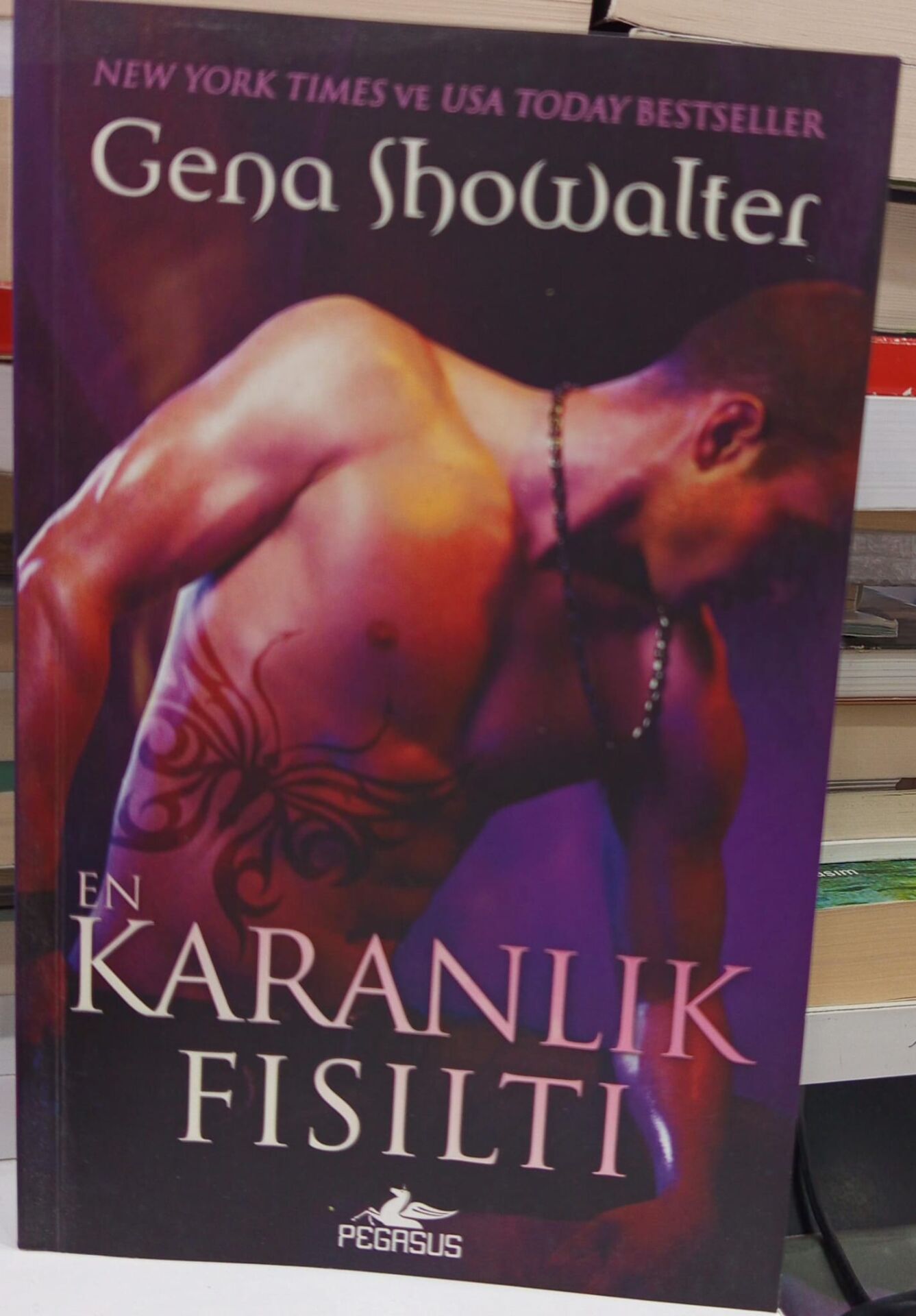 En Karanlık Fısıltı - Gena Showalter