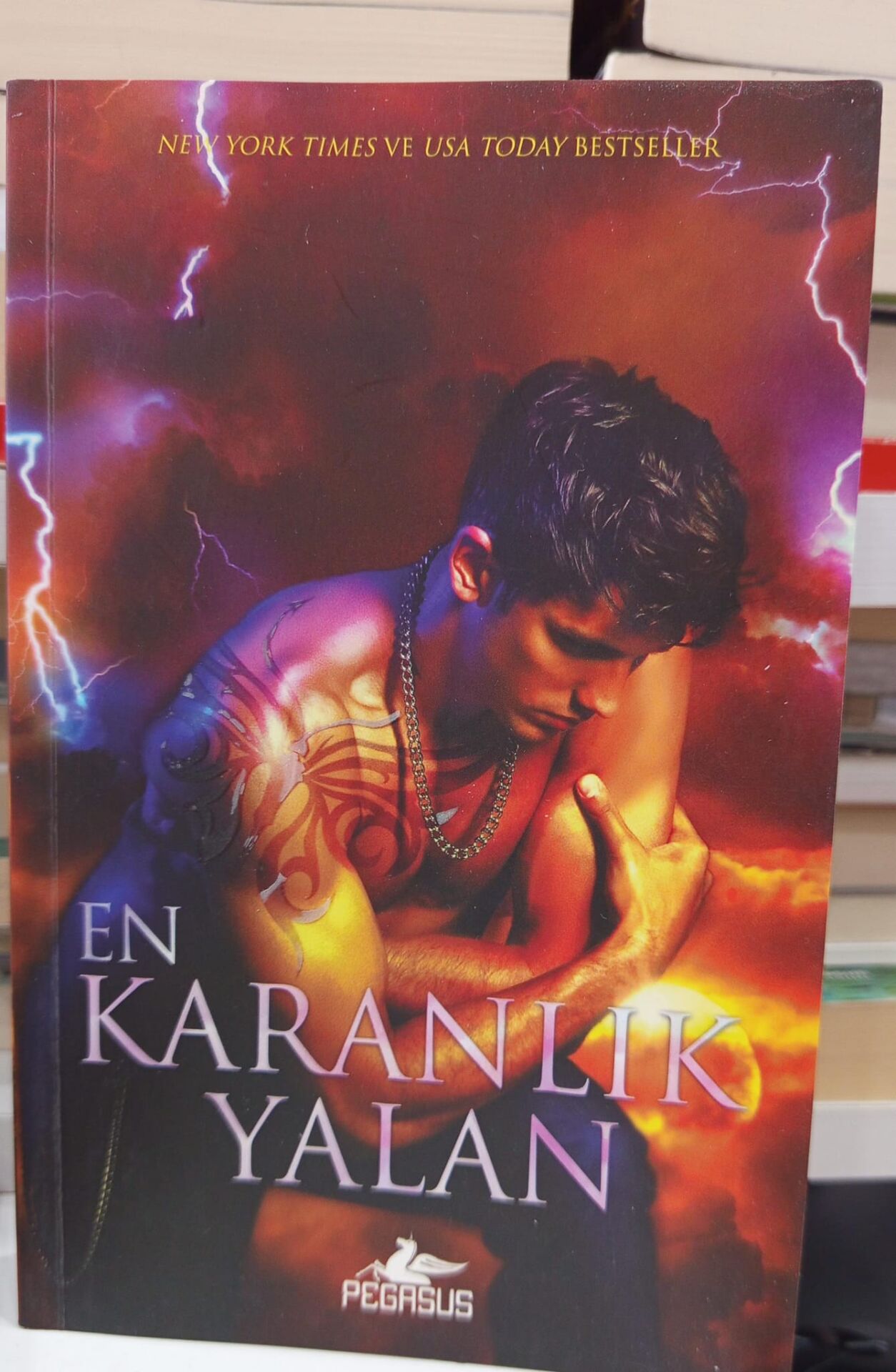 En Karanlık Yalan - Gena Showalter