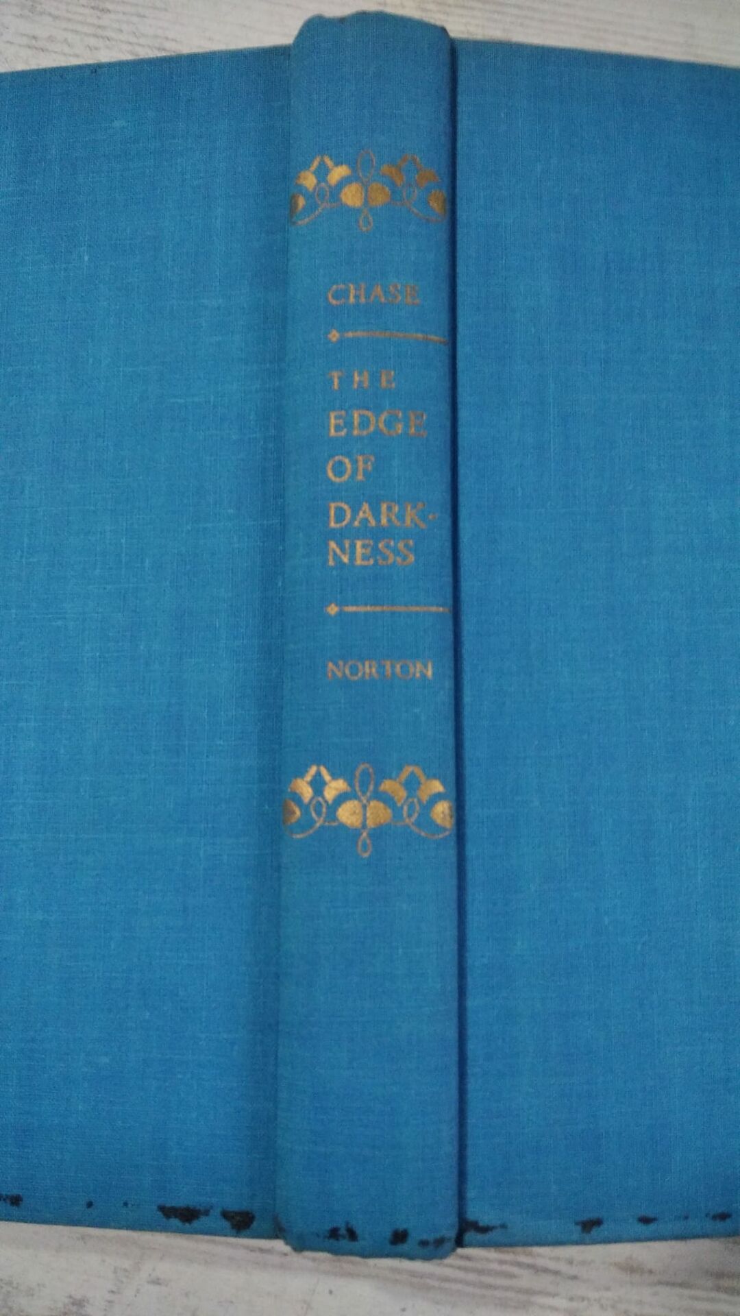 THE EDGE OF DARKNESS - MARY ELLEN CHASE