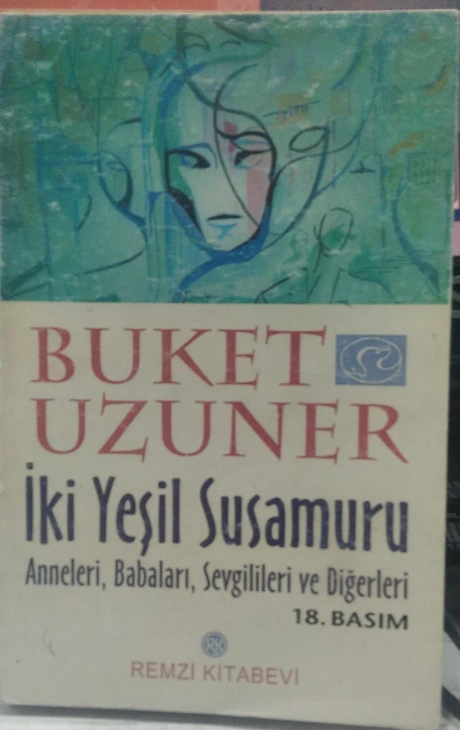İki Yeşil Su Samuru - Buket Uzuner