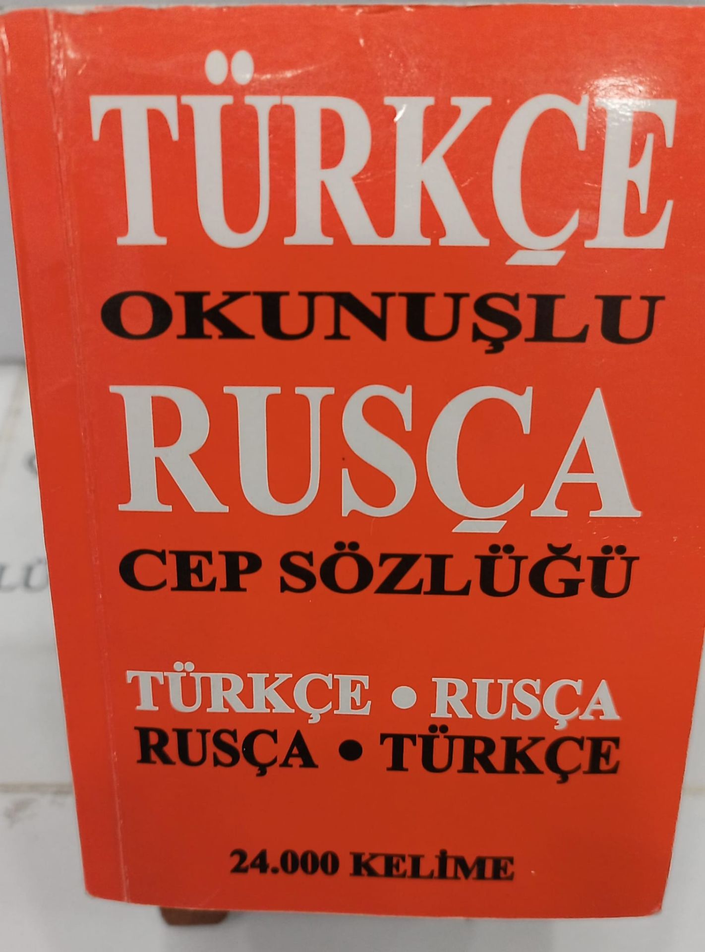 Türkçe Okunuşlu Rusça Cep Sözlüğü