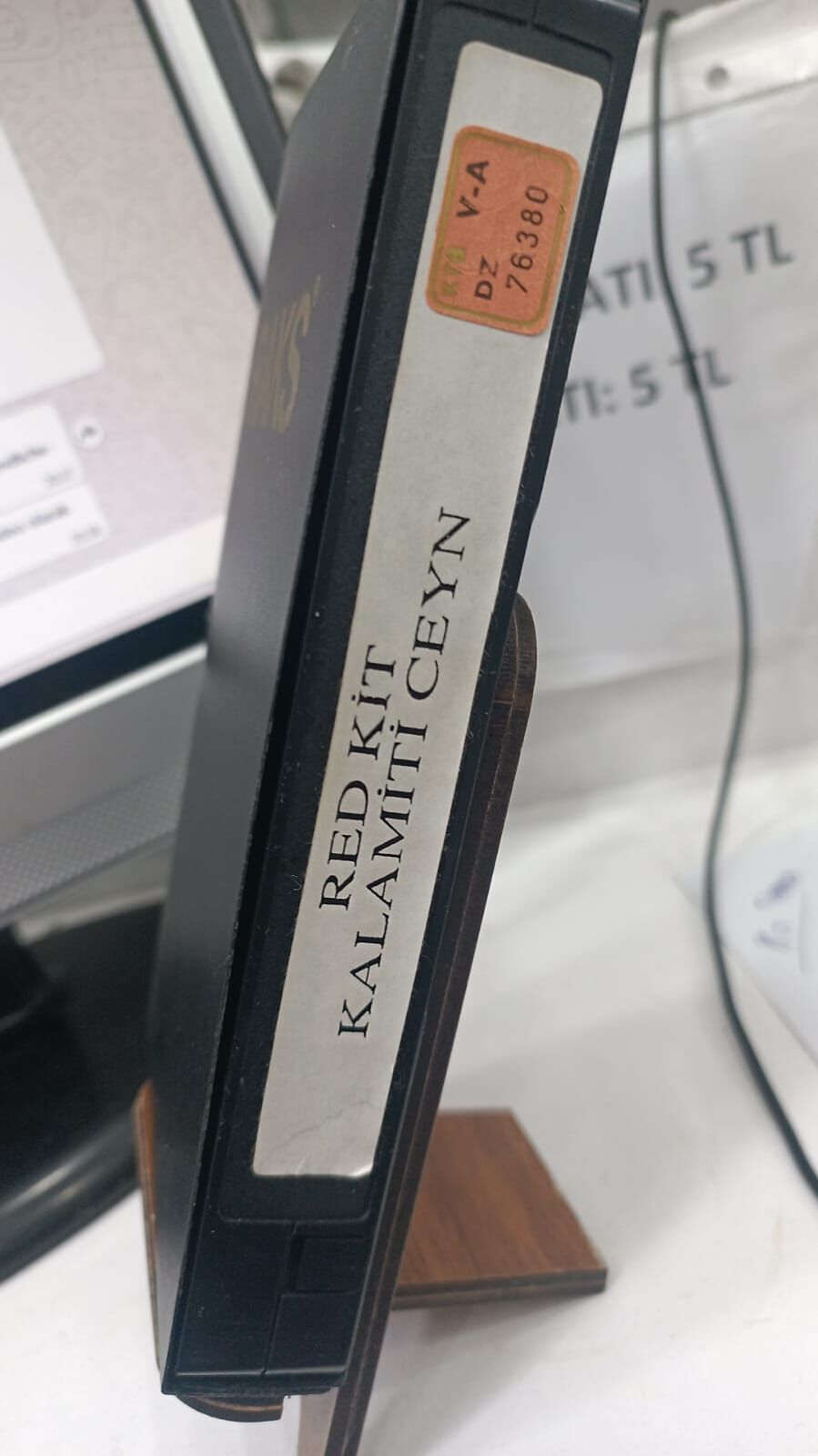 Red Kit - Kalamiti Ceyn