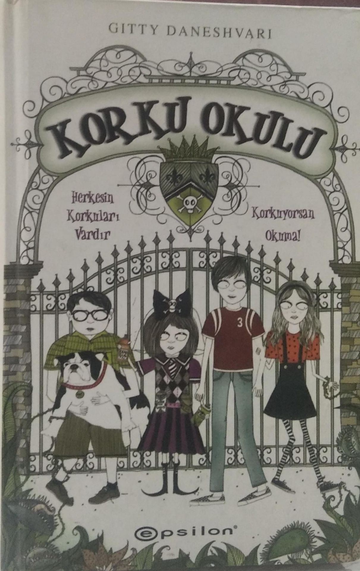 Korku Okulu - Gitty Daneshvari