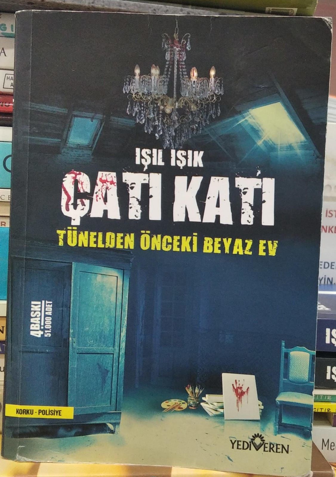 Çatı Katı - Tünelden Önceki Beyaz Ev / Işıl Işıl
