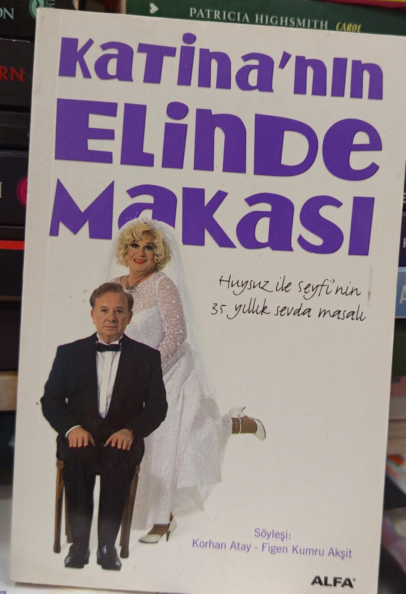 Katina’nın Elinde Makası -  Kolektif