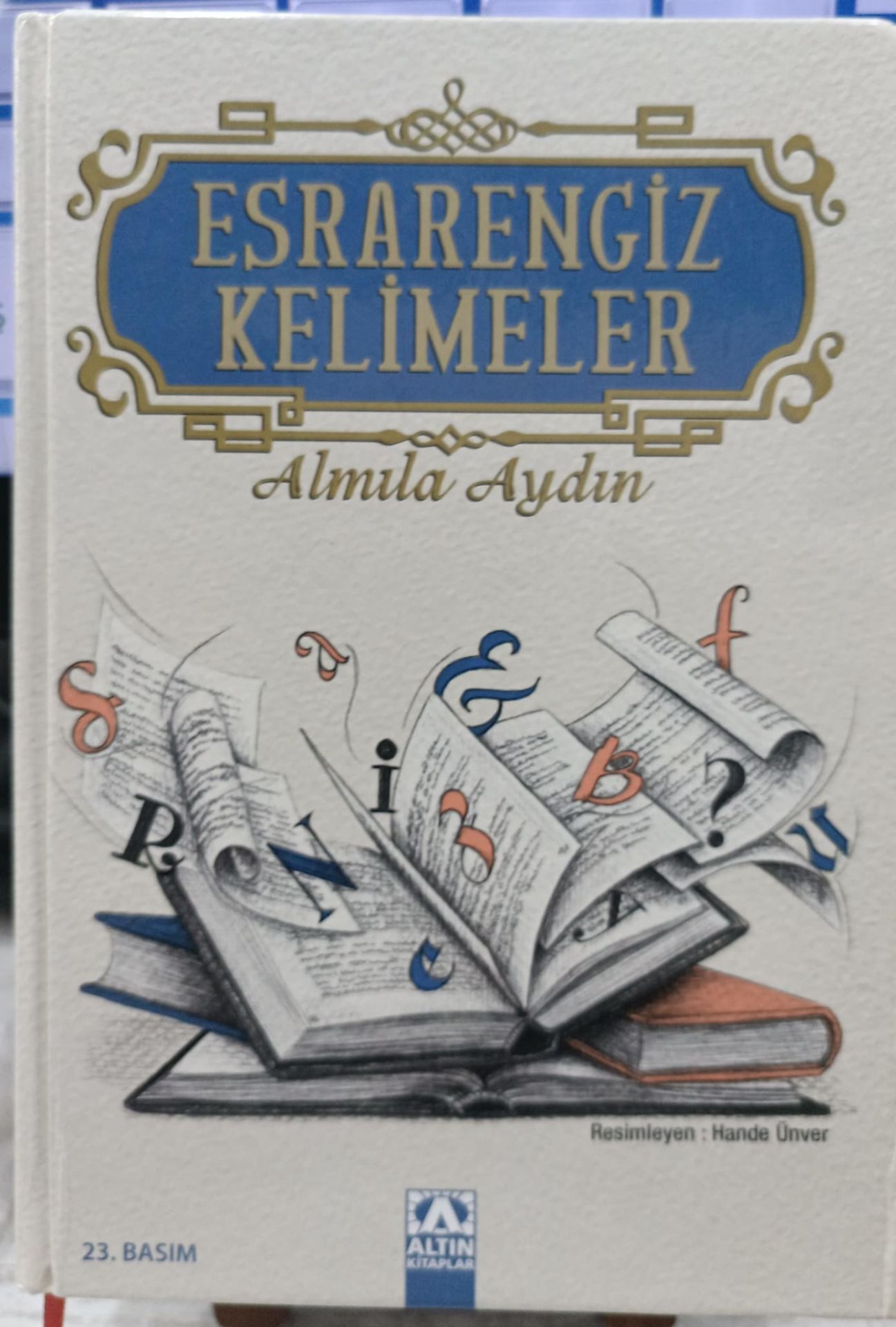 Esrarengiz Kelimeler - Almila Aydın