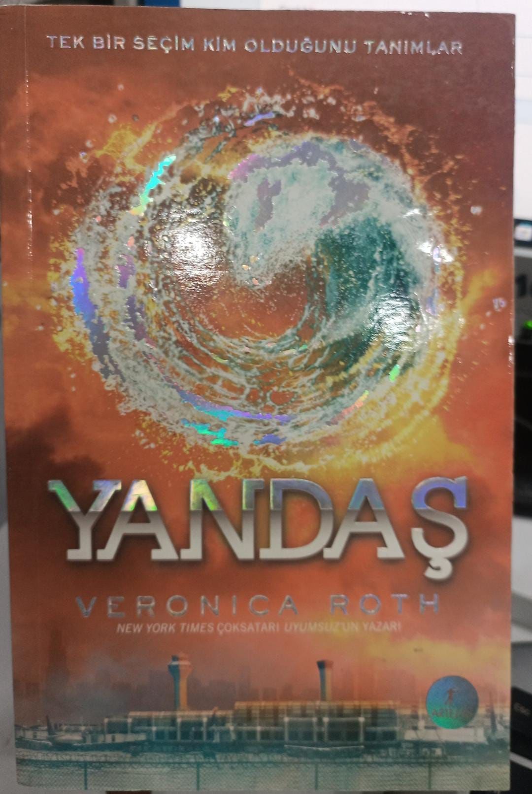 Yandaş - Veronica Roth