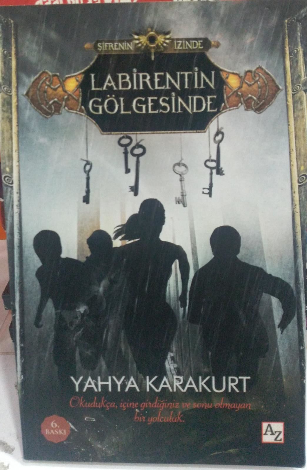 Labirentin Gölgesinde - Yahya Karakurt