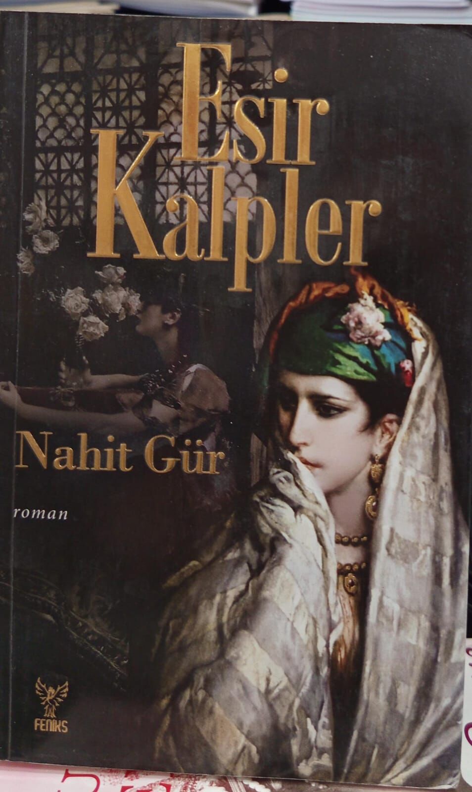 Esir Kalpler - Nahit Gür