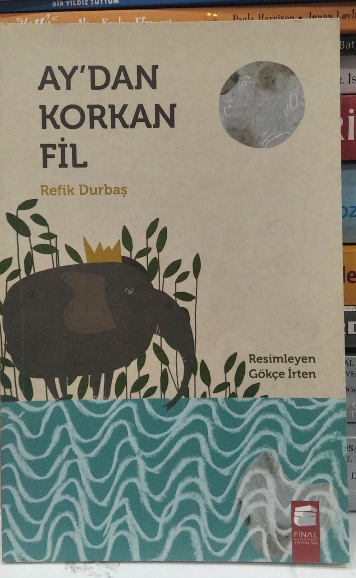 Ay'dan Korkan Fil - Refik Durbaş
