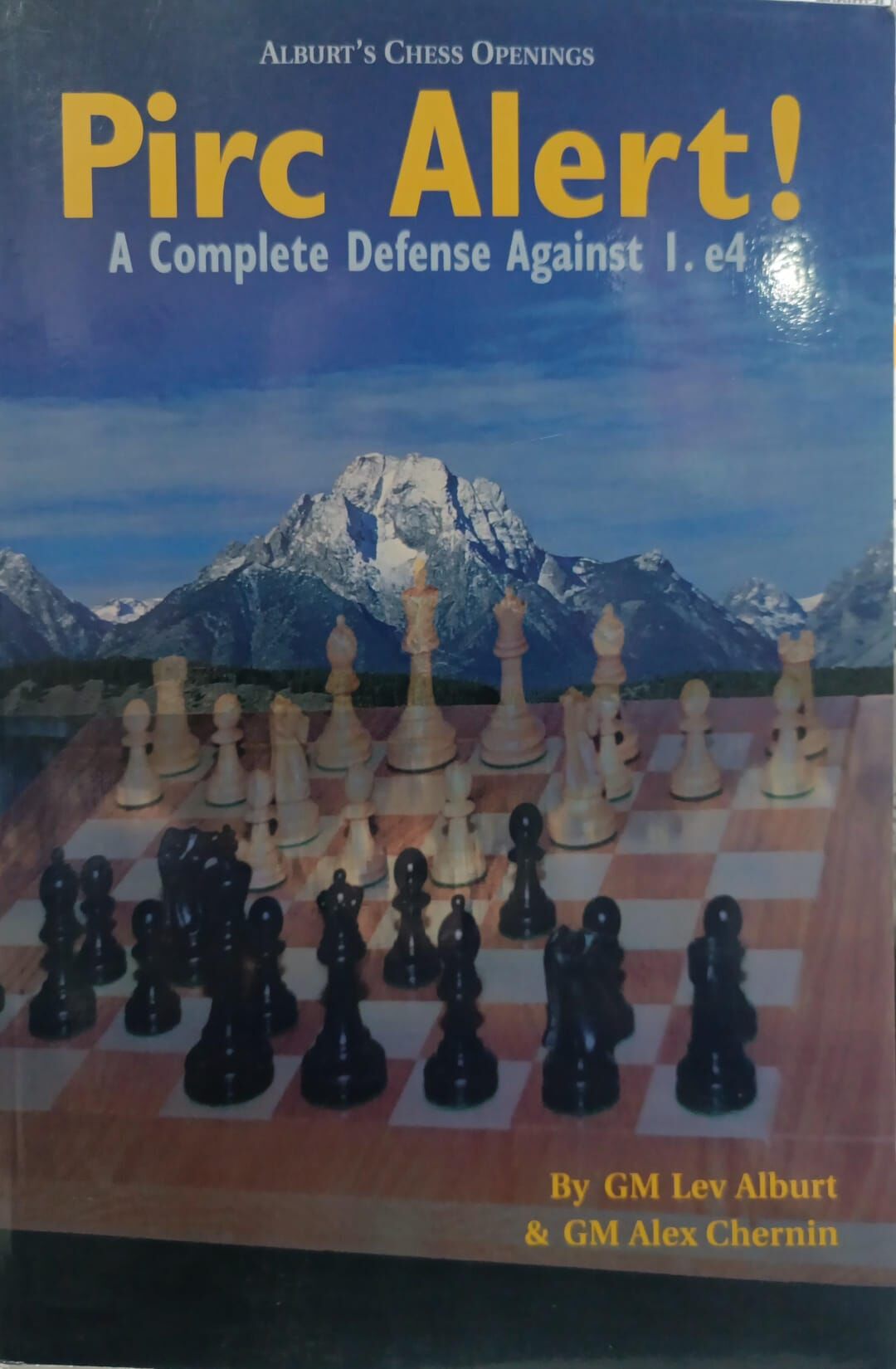 Pirc Alert! A Complete Defense Against 1 e4 - By GM Lev Alburt & GM Alex Chernin