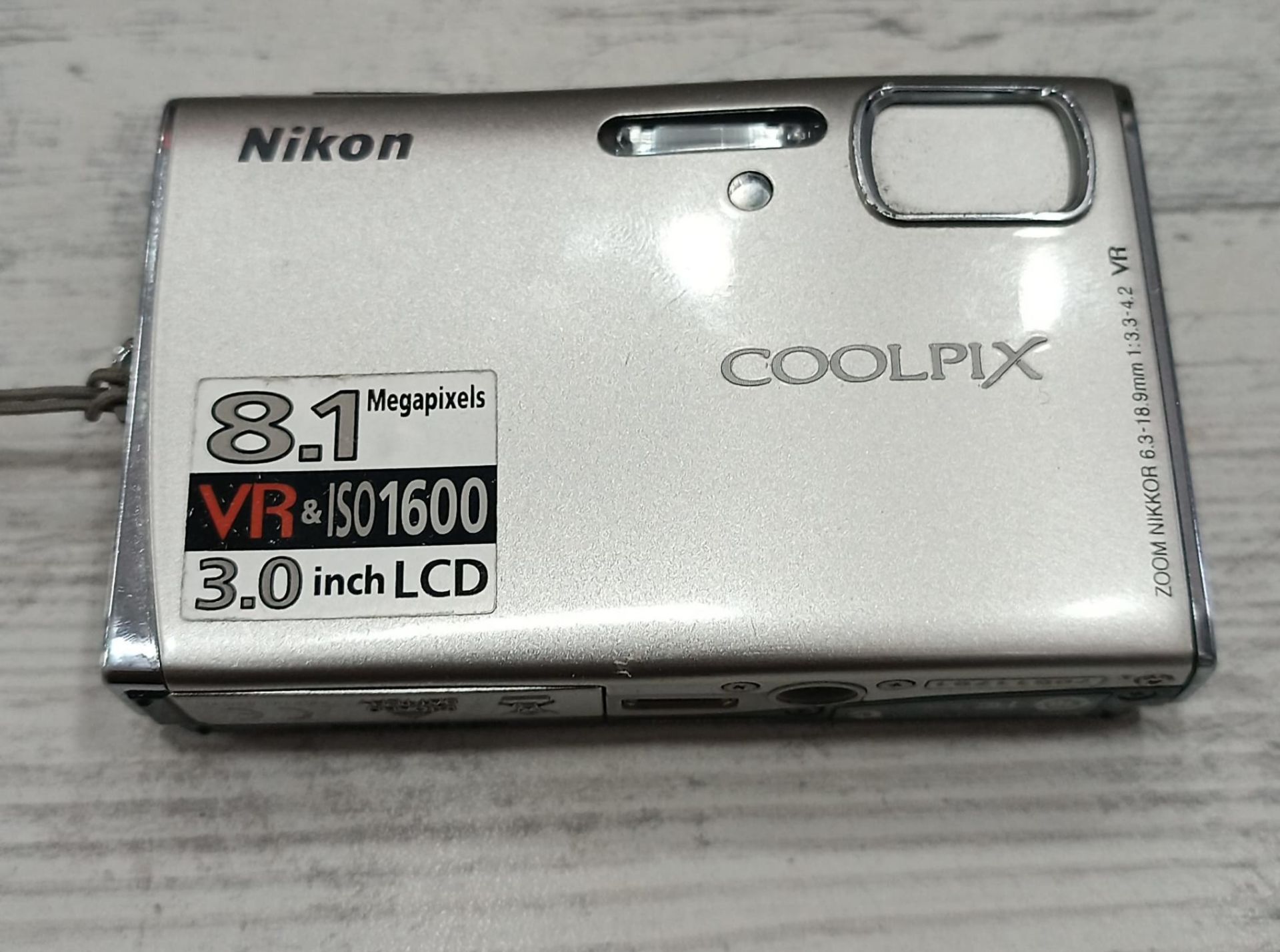 Nikon Coolpix S51 Dijital Kamera