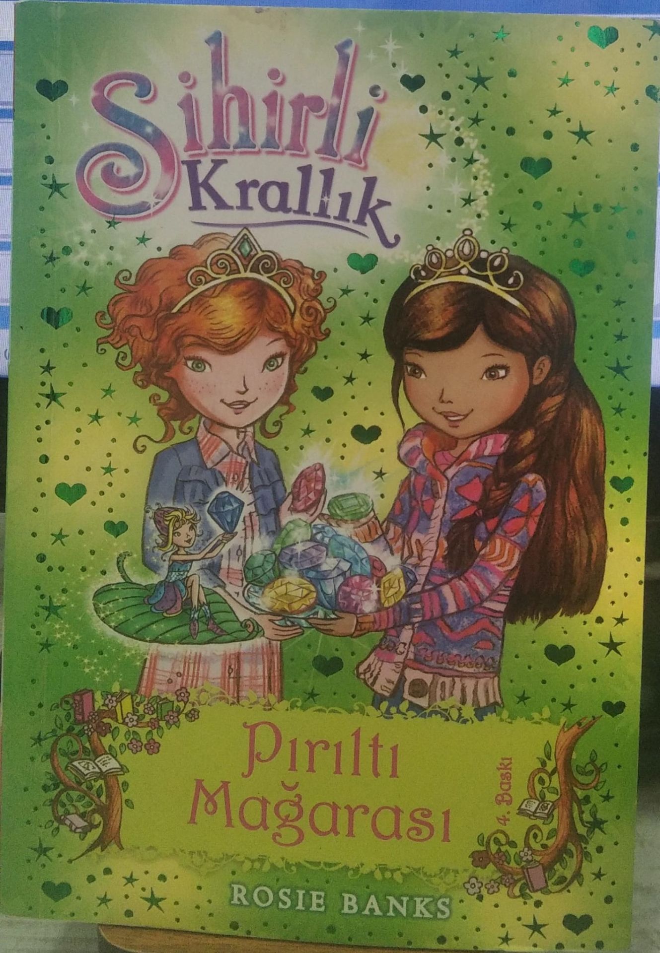 Sihirli Krallık - 18 : Pırıltı Mağarası - Rosie Banks