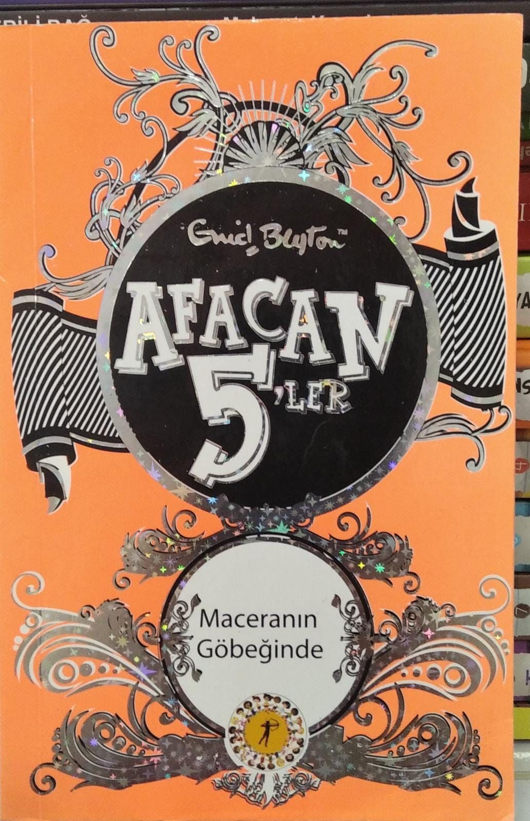 Afacan 5'ler Maceranın Göbeğinde - Enid Blyton