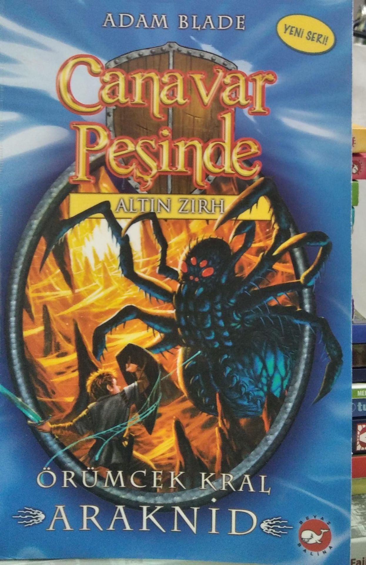 Canavar Peşinde Serisi 11 - Altın Zırh (Örümcek Kral Araknid) Beyaz Balina Yayınları Adam Blade